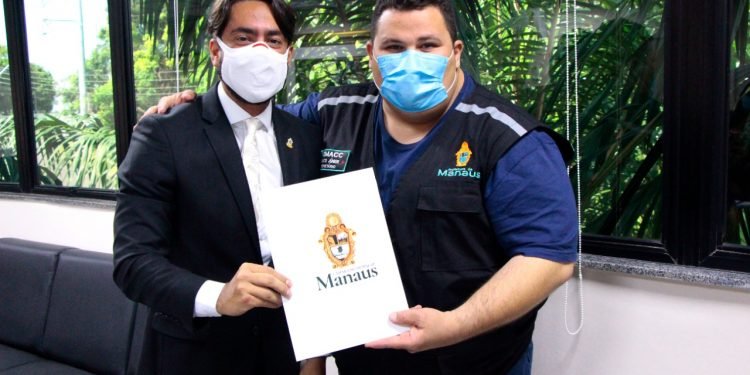 Diego Afonso entrega demandas de permissionários de Galerias Populares e Feiras à Semacc