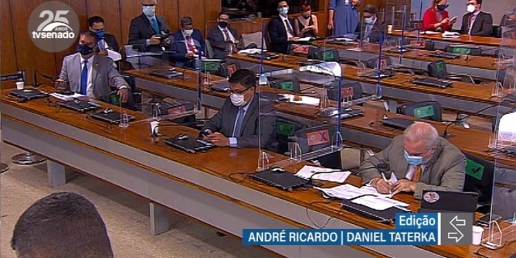 Vídeo: Projetos sobre previdência complementar e meio ambiente são aprovados em Comissões