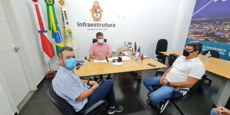 Peixoto entrega demandas da população para vice-prefeito Marcos Rotta