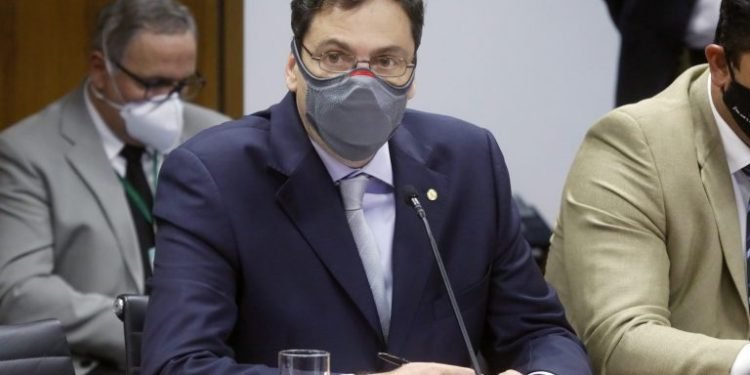 CCJ aprova revisão na Lei de Ensino da Marinha