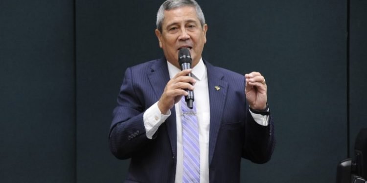 Comissões ouvem ministro Braga Netto na terça-feira