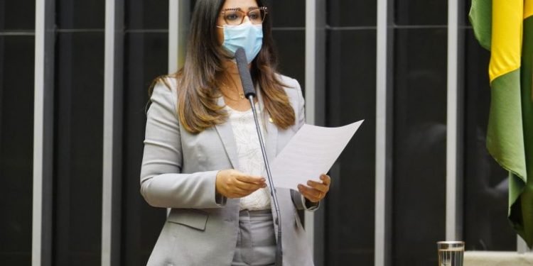 Projeto garante presença de acompanhante junto a paciente autista internado em UTI