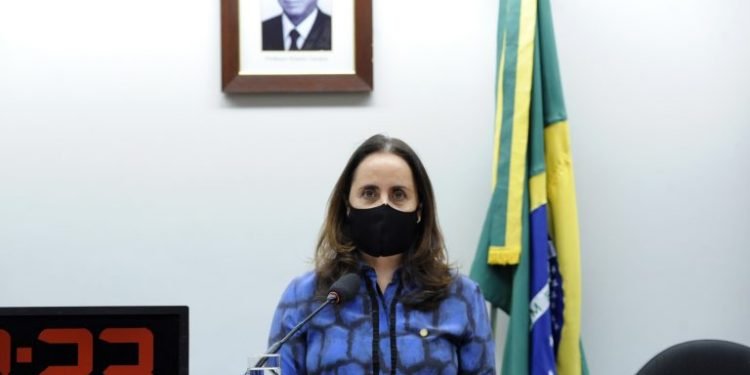 Telemedicina depende de conectividade para ser universal, avaliam deputados