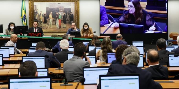 Comissão do voto impresso obrigatório reúne-se nesta sexta para votar parecer vencedor