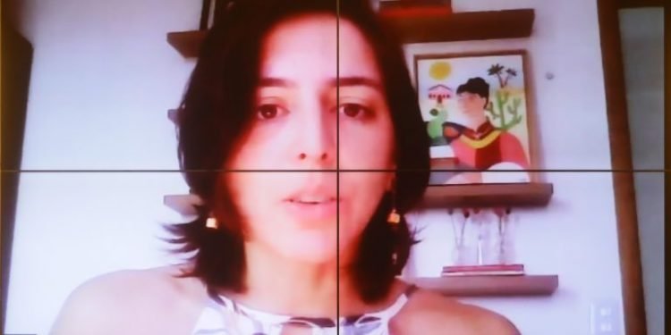 Comissão aprova contrato emergencial para médicos formados no exterior em razão da pandemia