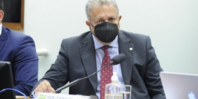 Comissão ouve ministro da Secretaria-Geral da Presidência sobre operação contra madeireiros