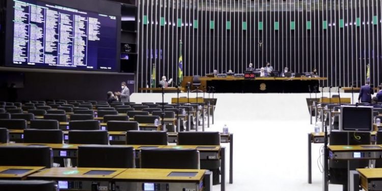 Câmara conclui votação de MP que altera cargos em comissão do Poder Executivo