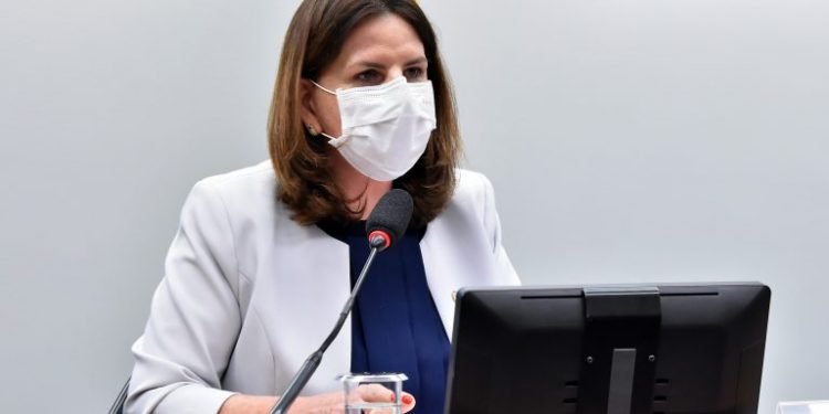 Com avanço da variante Delta, governo deve começar a aplicar terceira dose da vacina contra Covid