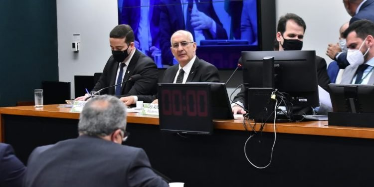 General Ramos disse que agendou reunião de Salles com madeireiros a pedido de senador