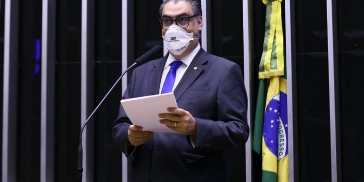 Deputados destacam incentivo à energia elétrica em projeto; acompanhe