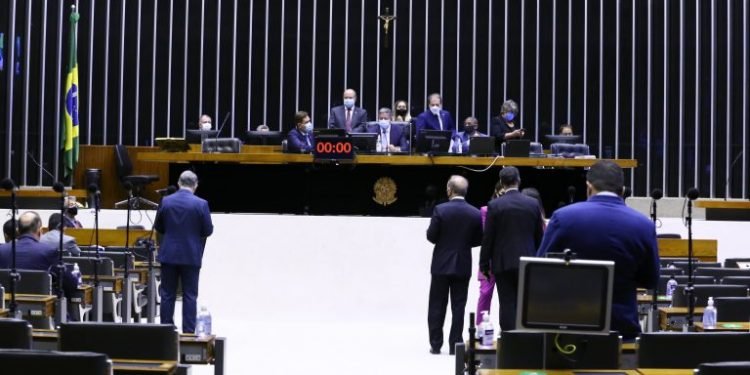 Deputados alertam sobre aumento do risco de enchentes se forem alteradas regras ambientais