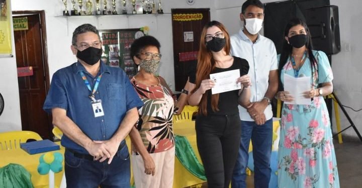 Cursos da prefeitura viabilizados por meio de parceria certificam participantes