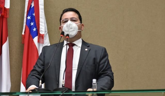 Wilker assina criação da CPI da Amazonas Energia, e sugere emenda para investigar responsável por aumento na conta