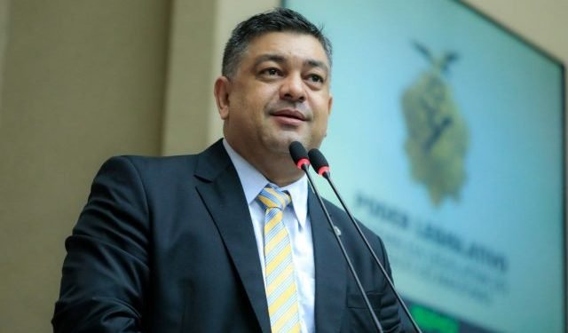 Dermilson Chagas denuncia que Seduc promove retorno das aulas 100% presenciais, mas esconde casos de Covid-19