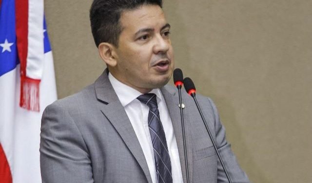 Delegado Péricles media implementação do ensino cívico -militar em escolas da capital