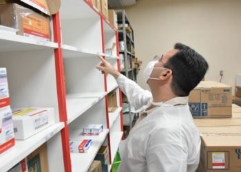 Wilker e Dermilson constatam estoque crítico de medicamentos e situação “desumana” no João Lúcio