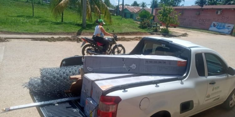 Em Benjamin Constant, Idam entrega R$ 120 mil em crédito rural para agricultores e pescadores da região