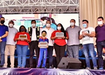 Presidente da Aleam, Roberto Cidade, visita Tefé e participa de inauguração de Centro de Tempo Integral