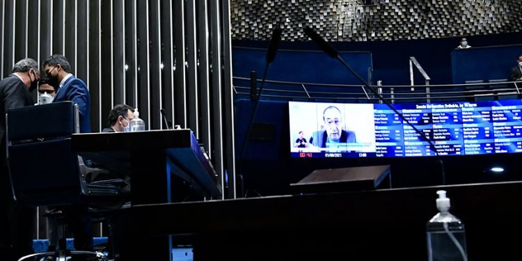 Kajuru destaca aumento na conta de luz, queda no PIB e crise de energia