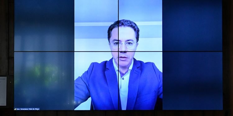 CE convida ministro para explicar declarações sobre alunos com deficiência