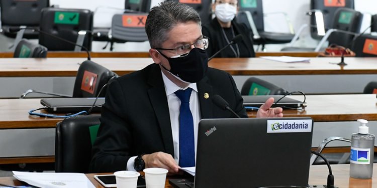 CE aprova novas regras para apoio escolar a estudantes com deficiência; texto vai à Câmara