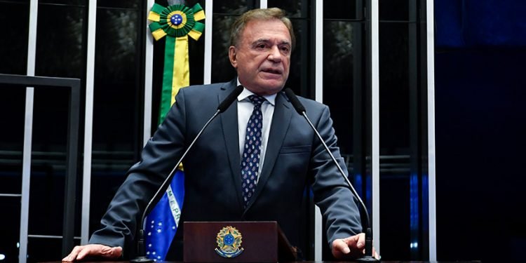 Álvaro Dias teme manifestações no dia 7