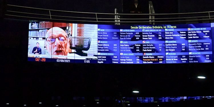 Amin protesta contra falta de reuniões da CCJ