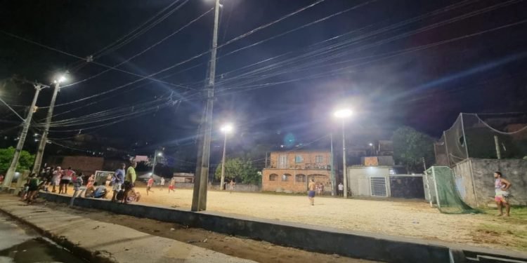 Prefeitura implanta iluminação LED em campos na zona Oeste, após pedido de Márcio Tavares