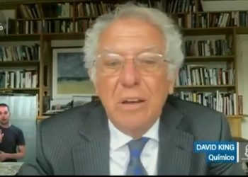 Vídeo: Químico David King alerta para aumento de emissões de gases de efeito estufa