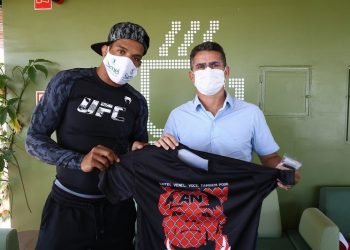 Incentivo ao esporte e projetos sociais são temas de encontro entre David Almeida e o lutador Alan Nuguette