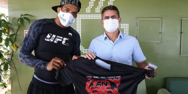 Incentivo ao esporte e projetos sociais são temas de encontro entre David Almeida e o lutador Alan Nuguette