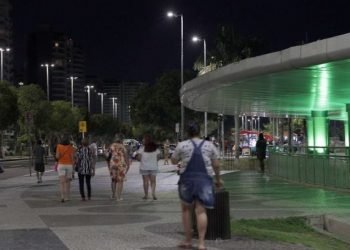 Praia da Ponta Negra recebe luzes verdes para incentivar o transplante de órgãos