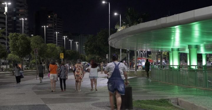 Praia da Ponta Negra recebe luzes verdes para incentivar o transplante de órgãos