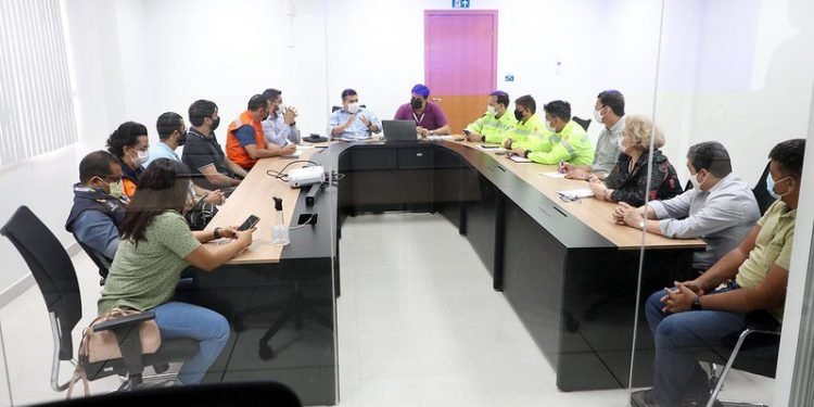 Prefeitura de Manaus monta comitê para monitorar eventos e garantir serviços públicos essenciais no feriado