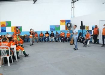    Prefeito vistoria unidade de obras e limpeza do Centro e agradece empenho de servidores