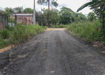 Comunidade Vale da Benção recebe asfalto pela primeira vez da Prefeitura de Manaus