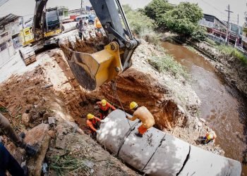 Prefeitura de Manaus substitui drenagem da avenida Brasil e garante segurança com rede mais profunda