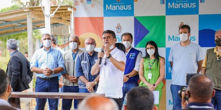 David Almeida determina revitalização de escola e iluminação pública da comunidade Bela Vista do Jaraqui