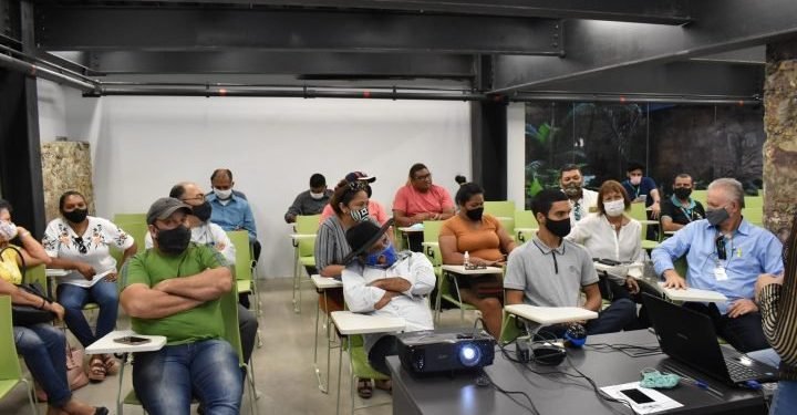 Agricultores participam de ação de cooperativismo realizada pela prefeitura