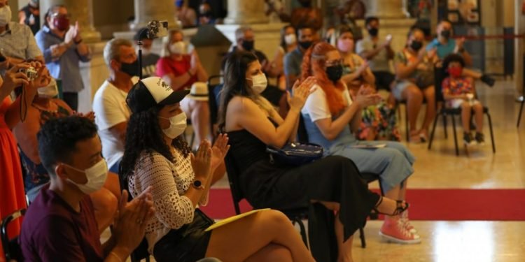 Teatro Amazonas apresenta sarau com Corpos Artísticos para visitantes