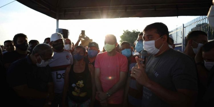 População comemora inauguração do Campo do Teixeirão revitalizado pelo Governo do Amazonas