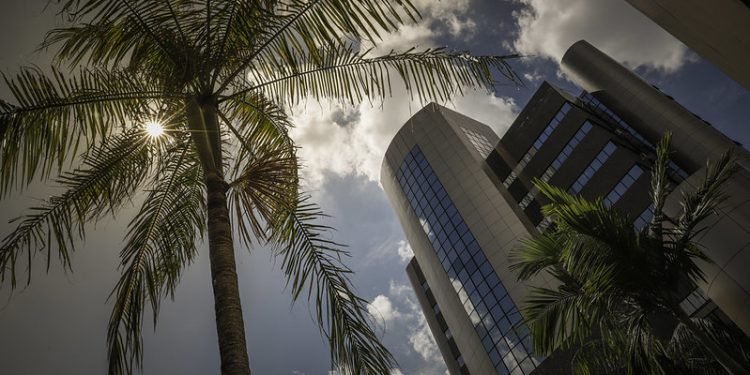 TJAM divulga horário do plantão judicial para o período da Semana da Pátria