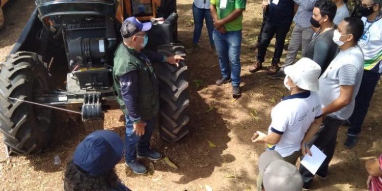 Idam capacita produtores familiares de Manacapuru em mecanização agrícola