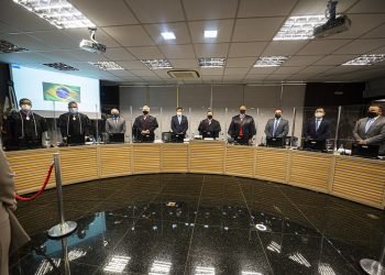 TJAM é representado pelo decano João Simões na sessão solene de posse do desembargador eleitoral Fabrício Marques