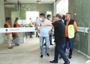 Prefeito David Almeida visita novo crematório e estuda parceria com o município