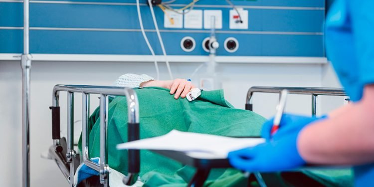 Sancionada lei que regulamenta visitas virtuais a pacientes internados