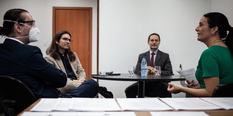 Novos juízes substitutos de carreira conhecem as instalações e o funcionamento da 2.ª Vara de Execução Penal