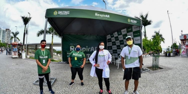 Governo do Amazonas reforça tenda do RespirAR com técnicos em enfermagem para atendimento na Ponta Negra