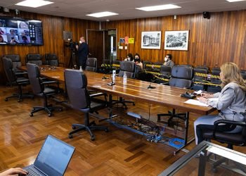 Comitê de Crise da Educação discute autorização de aulas presenciais para 100% dos alunos da rede pública