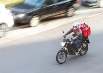 Projeto prevê que CLT regule trabalho de motoristas de aplicativo
